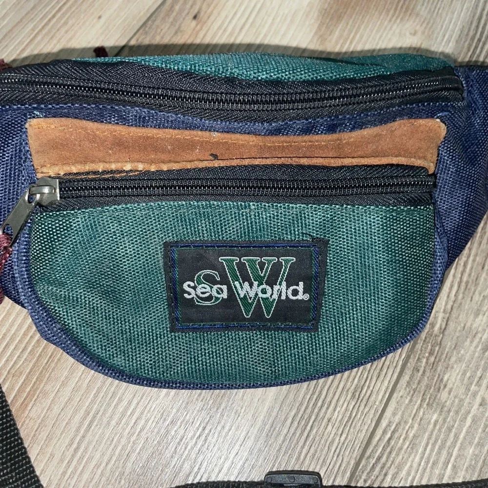 VINTAGE SEA WORLD FANNY PACK BAG Adult Adjustable‎ Spell out 3 Pocket Leather